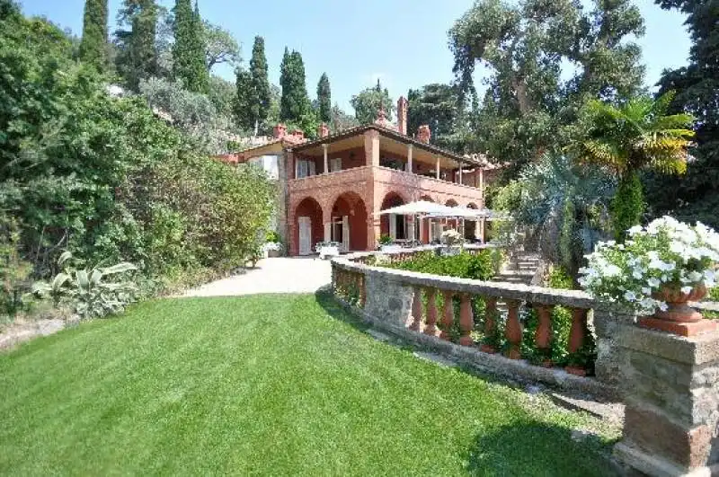 villa pergola 
