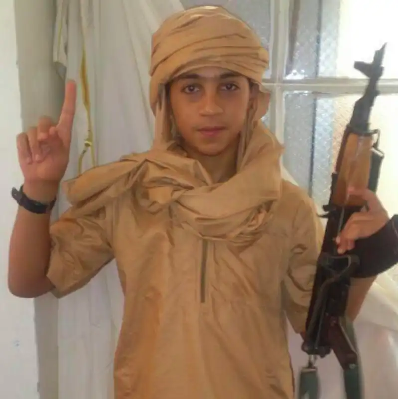 YOUNES ABAAOUD TREDICENNE BELGA RECLUTATO DA ISIS