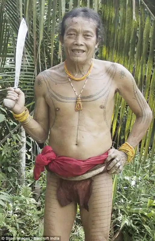 aman lou lou   sciamano mentawai