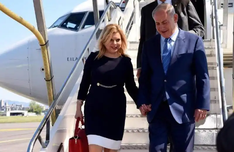 benjamin netanyahu e sara arrivano a firenze 