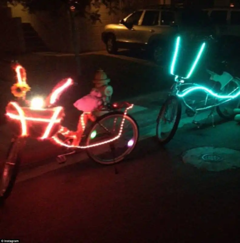 bici al neon per burning man