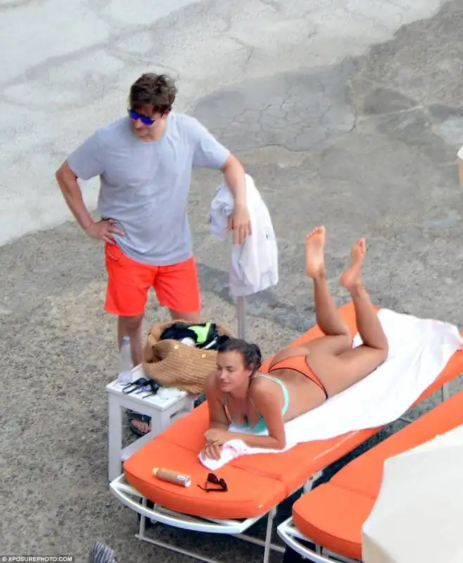 bradley cooper e irina shayk   vacanze costiera amalfitana  47