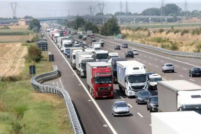 CODA SULLA AUTOSTRADA A1