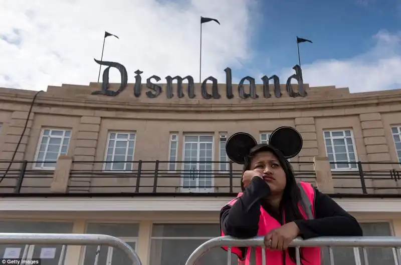 dismaland di banksy  16