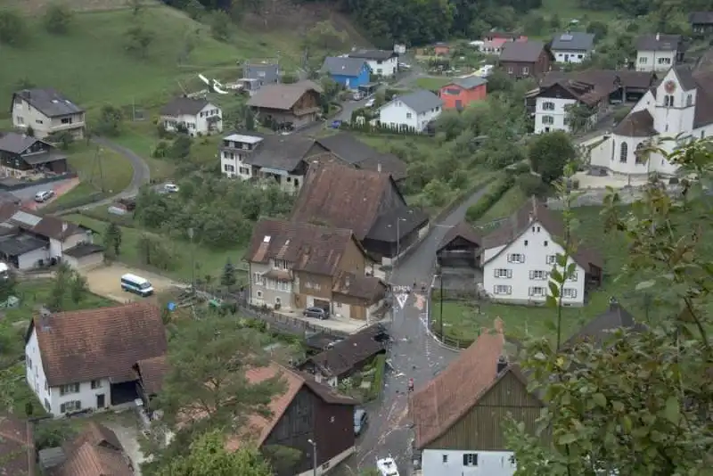 Due aerei si scontrano durante airshow in Svizzera  