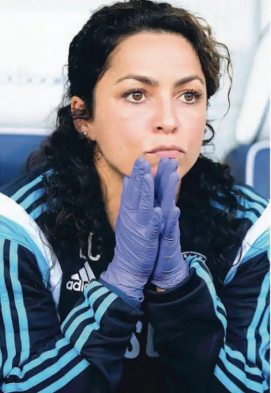 EVA CARNEIRO