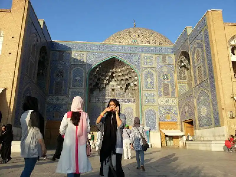 giulia innocenzi in iran  5