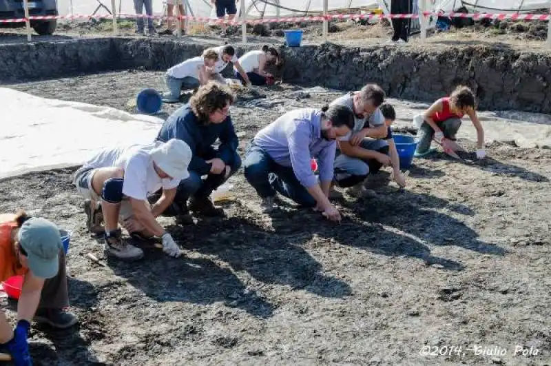 gli scavi   di pilastri di bondeno