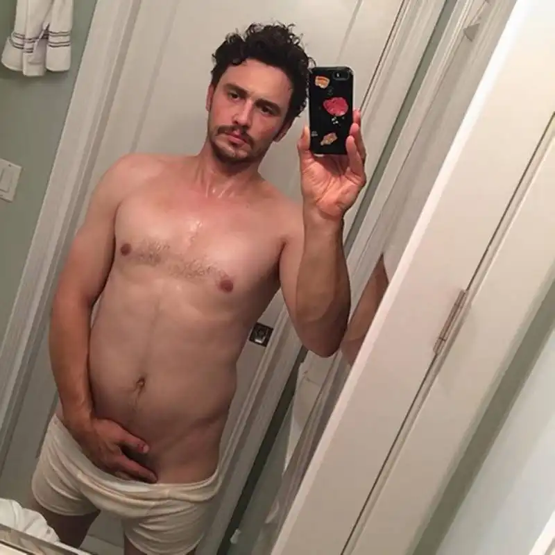 james franco selfie in bagno