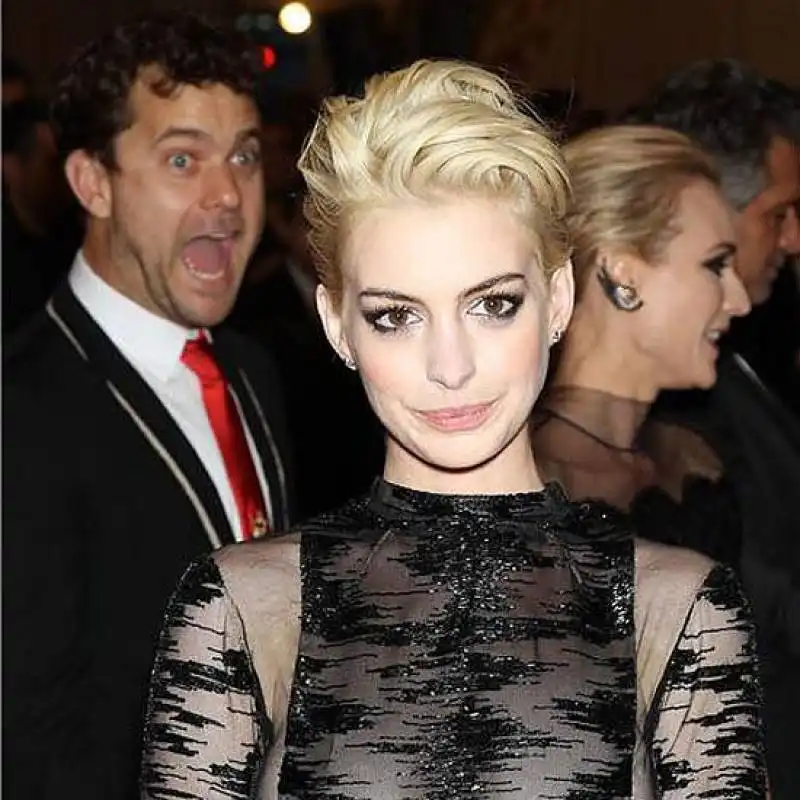 joshua jackson anne hathaway