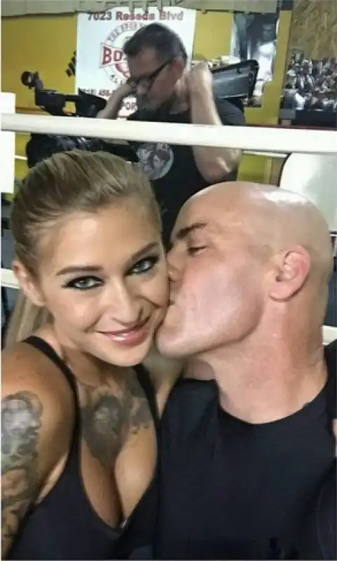 kleio valentien e derek pierce