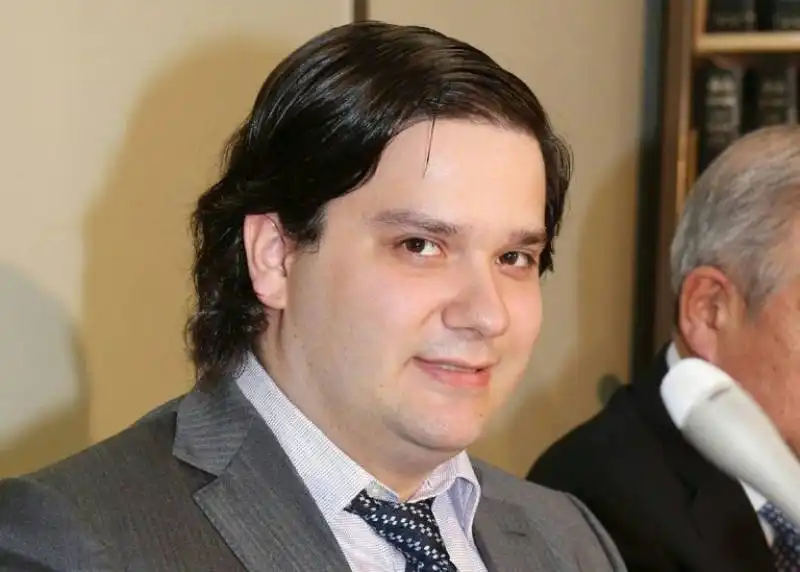 MARK KARPELES 