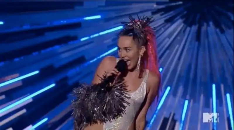 miley cyrus mtv vma 2015  6