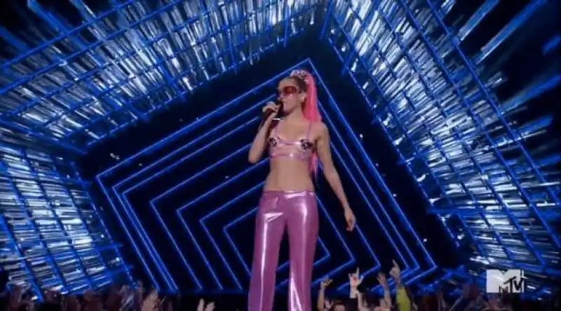 miley cyrus mtv vma 2015  8