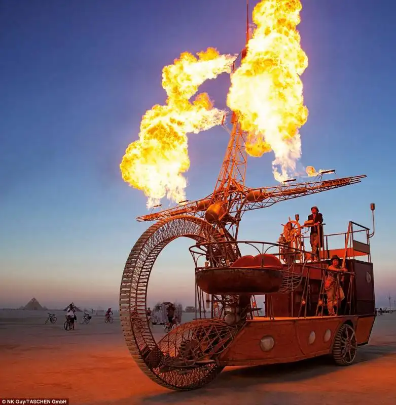 nave pirata al burning man 2013