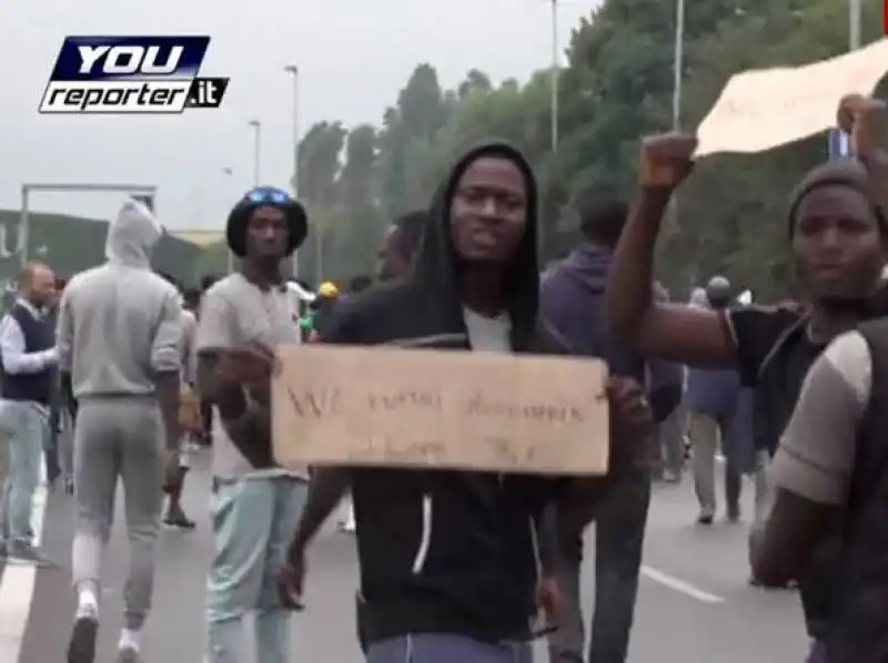 PROTESTA DEI MIGRANTI A MILANO  