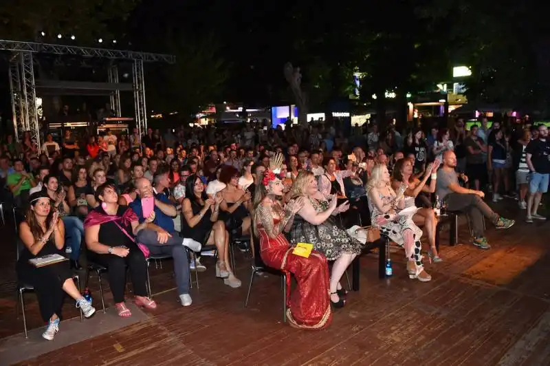 pubblico di miss frociarola italia