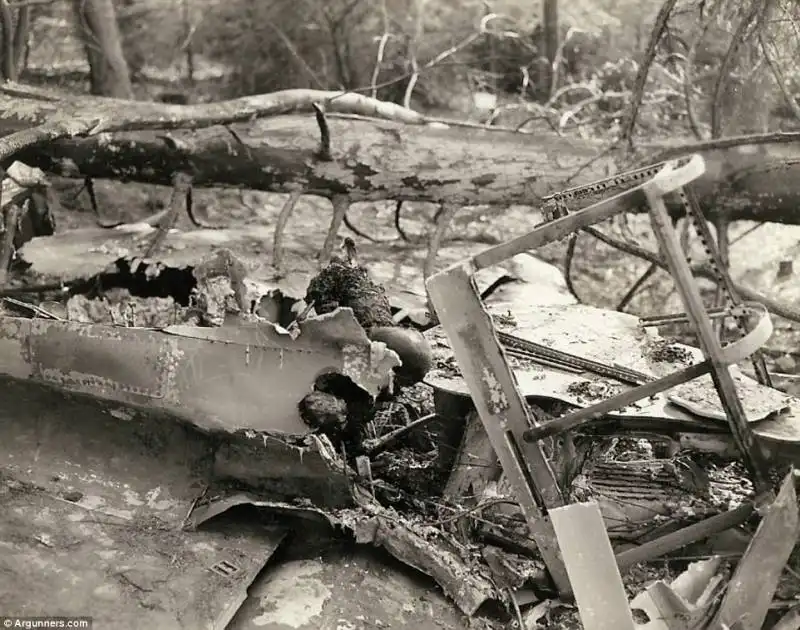 resti di un pilota tedesco precipitato   15 marzo 1945