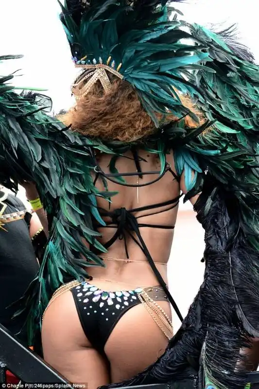 rihanna   carnevale barbados  56