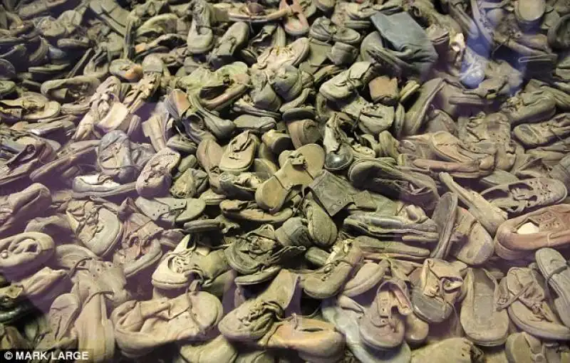 scarpe dei prigionieri di auschwitz