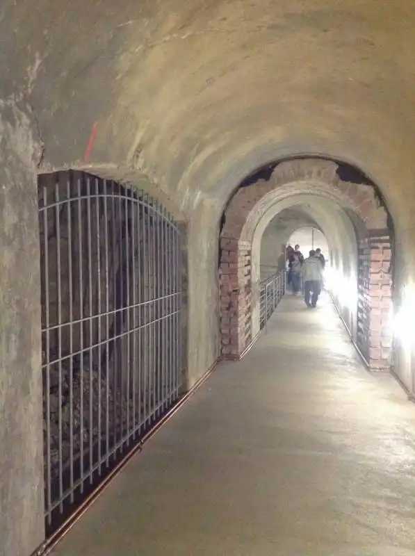 tunnel 3