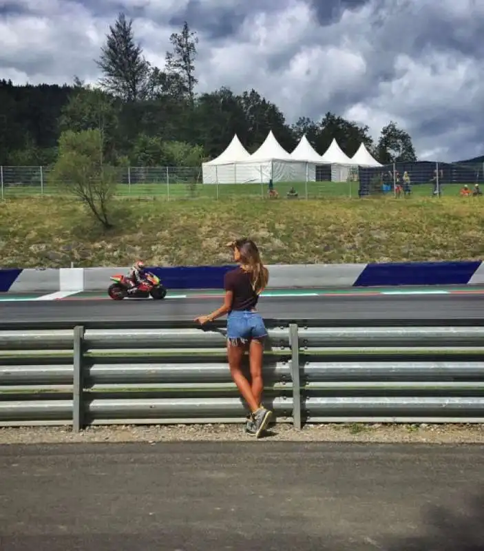 belen rodriguez al gp d austria con iannone ducati      