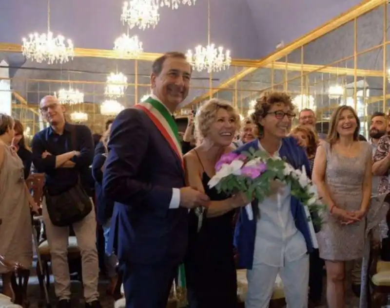 beppe sala celebra le prime unioni civili gay a milano  4