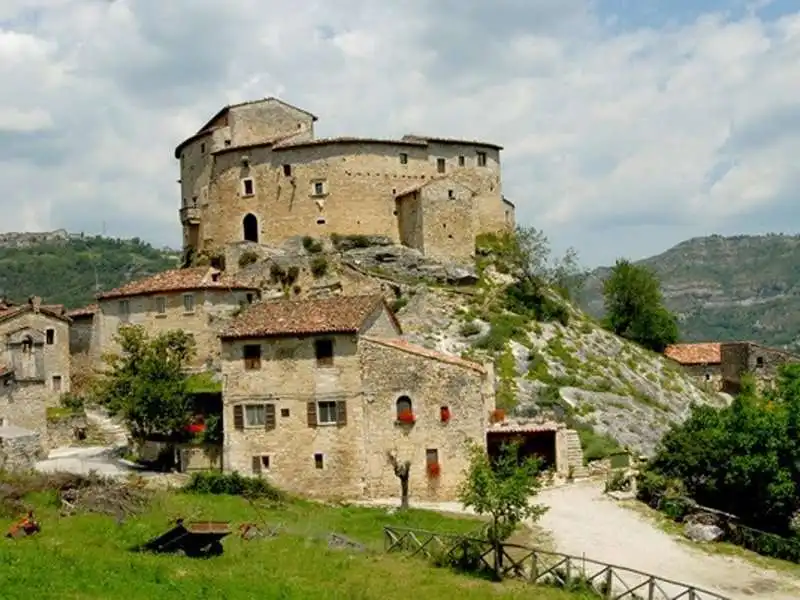 CASTEL DI LUCO