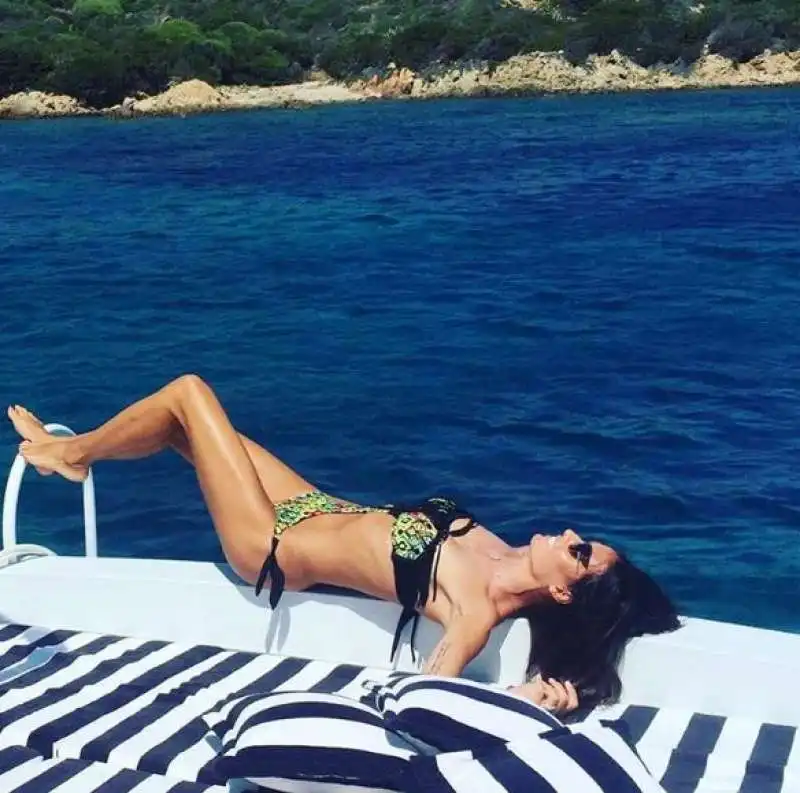 elisabetta gregoraci in sardegna  2