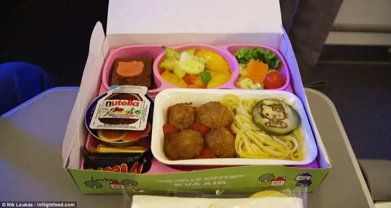 hello kitty menu su eva air 