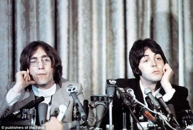 john lennon e paul mccartney in conferenza