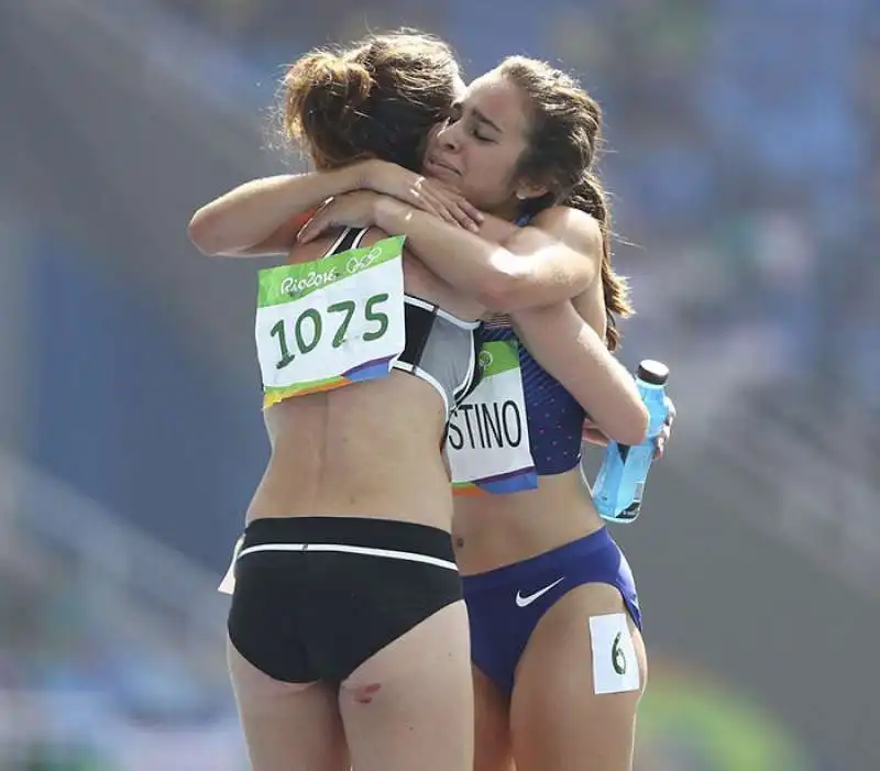 mezzofondiste nikki hamblin e abbey d'agostino  1