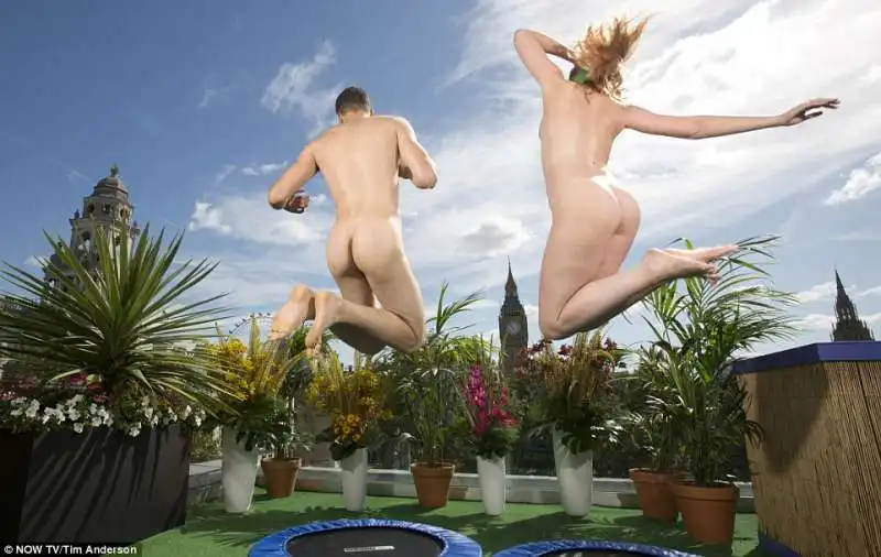 nowtv a londra la terrazza per nudisti  3