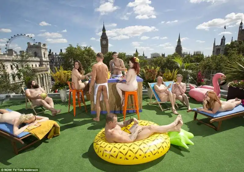 nowtv a londra la terrazza per nudisti  6