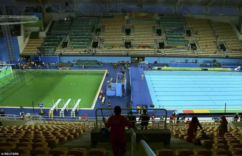 piscina  verde a rio