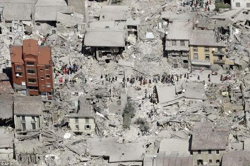 pochi edifici salvi ad amatrice