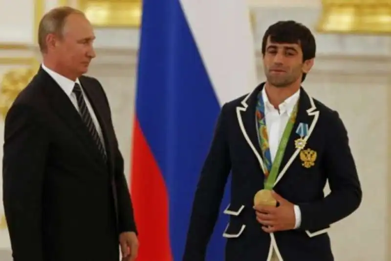 PUTIN PREMIA GLI ATLETI RUSSI TORNATI DA RIO 5