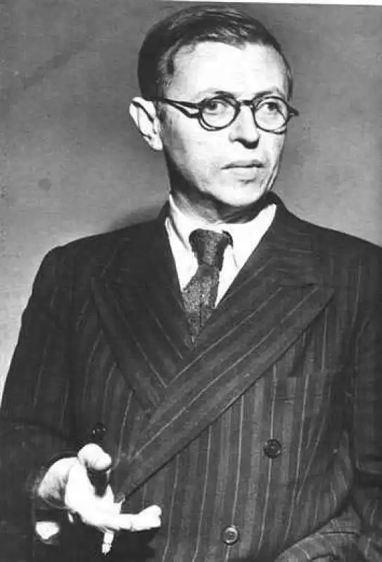 SARTRE CON LA SIGARETTA