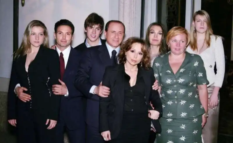 silvio berlusconi con veronica lario la ex moglie di putin e i figli