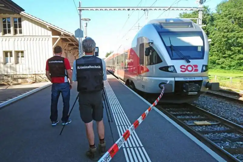 svizzera  accoltellamento sul treno