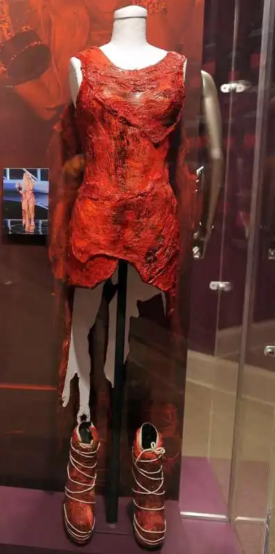 vestito di carne di lady gaga