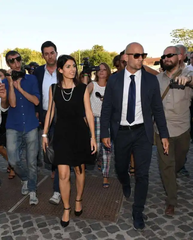 virginia raggi al suo arrivo alla festa del fatto quotidiano