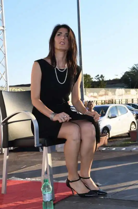 virginia raggi alla festa del fatto quotidiano (2)