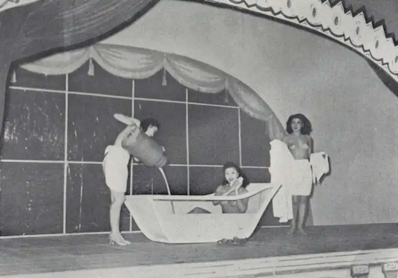 bagno nel latte show 1951