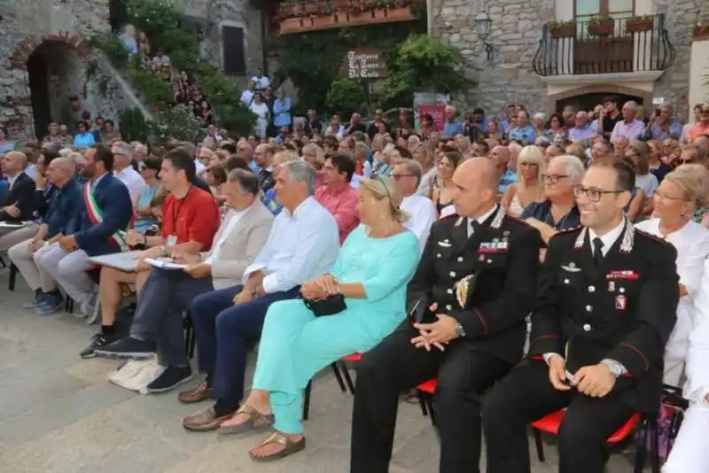 carabinieri in prima fila