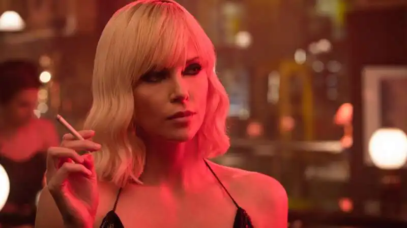 CHARLIZE THERON IN ATOMICA BIONDA