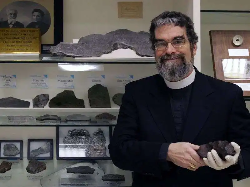 GUY CONSOLMAGNO 2