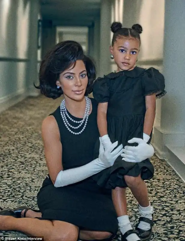 kim kardashian in versione jackie kennedy