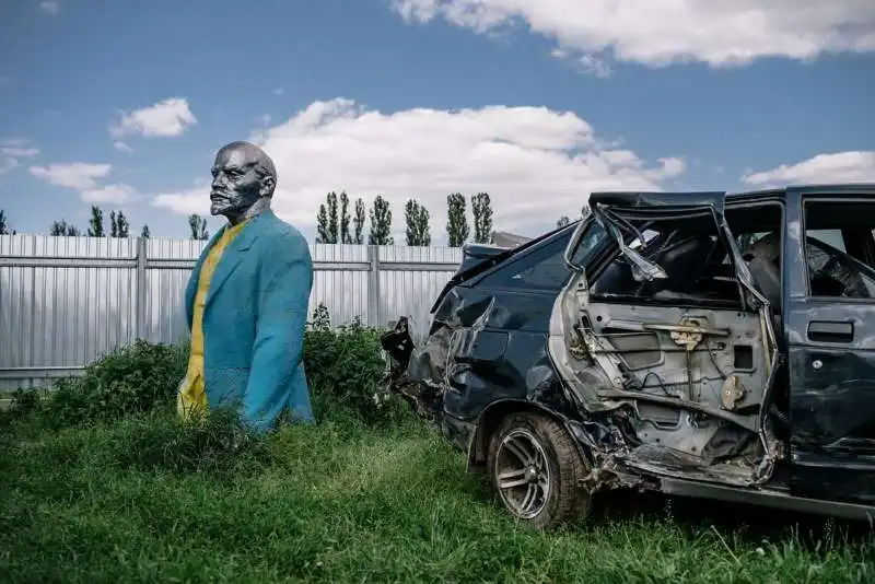 Looking for Lenin - Niels Ackermann e Sébastien Gobert - ARLES