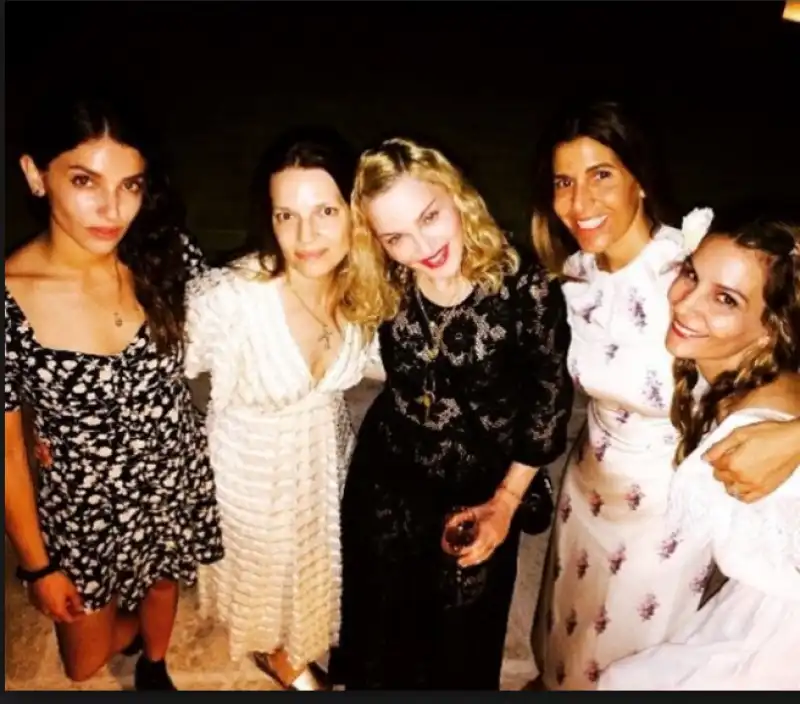 MADONNA IN PUGLIA CON LE AMICHE